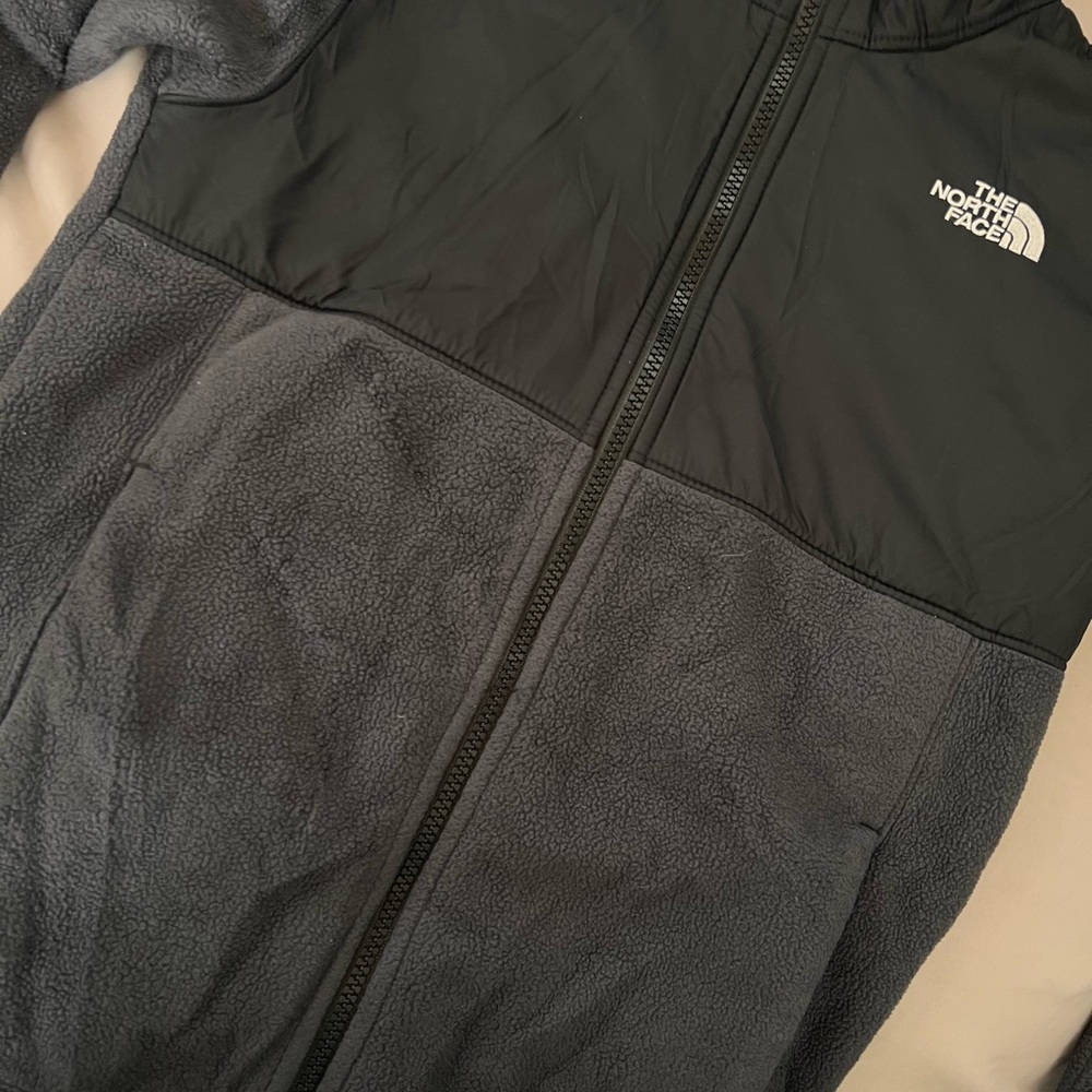 Kids Dark Grey Northface Zip Up Fleece - Picture 2 of 3